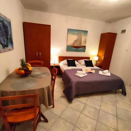 Beachfront Meri Podstrana