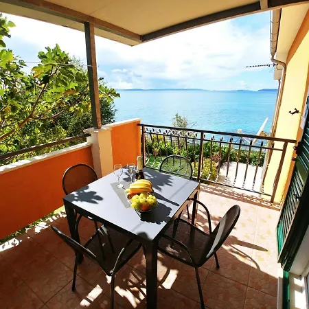 Beachfront Meri Apartment Podstrana