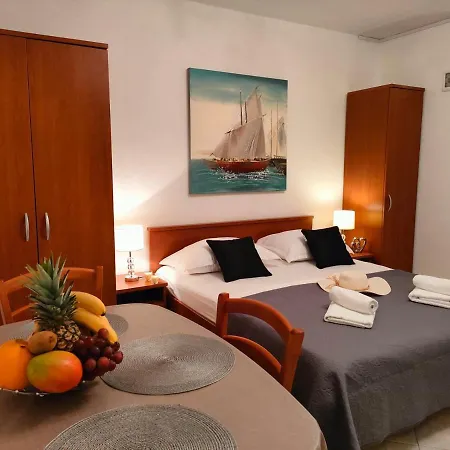 Beachfront Meri Apartment *