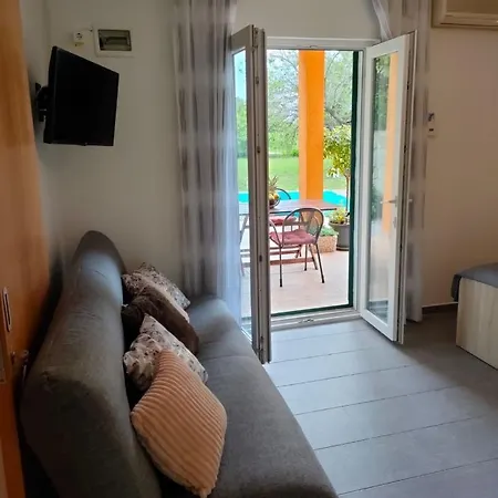 Beachfront Meri Apartment *
