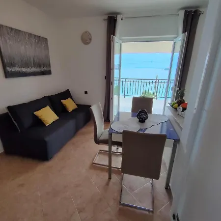Apartment Beachfront Meri