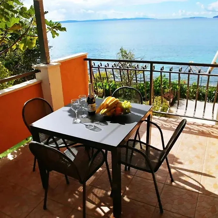 Apartment Beachfront Meri *