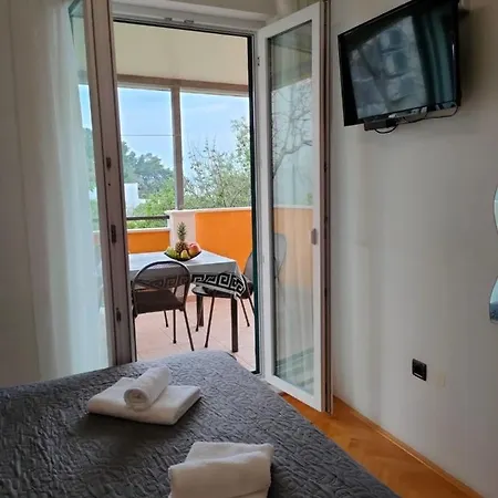 Beachfront Meri Apartment *