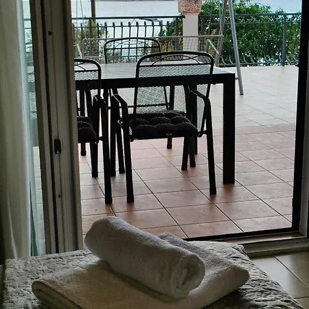 Beachfront Meri Apartment Podstrana