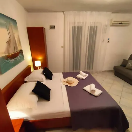 Apartment Beachfront Meri Podstrana