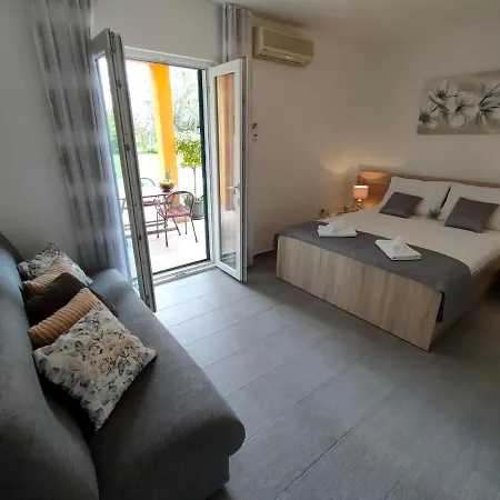 Apartment Beachfront Meri *