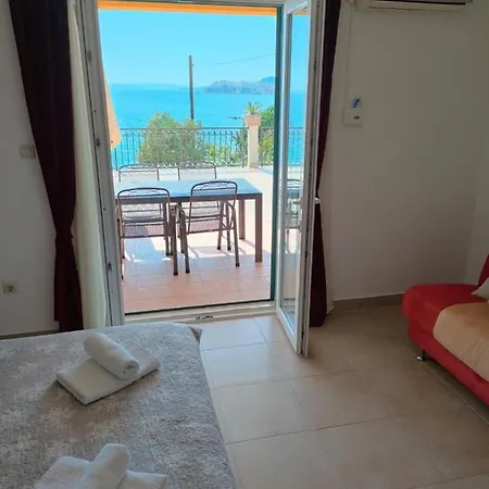 Apartment Beachfront Meri Podstrana
