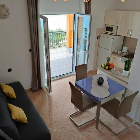 Beachfront Meri Apartment Podstrana