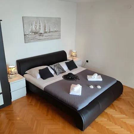 Apartment Beachfront Meri *